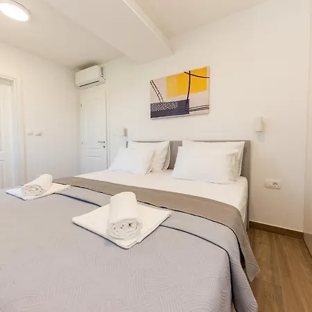 Ferienhaus Escape On - Private Retreat With Pool & Jacuzzi Vrlika