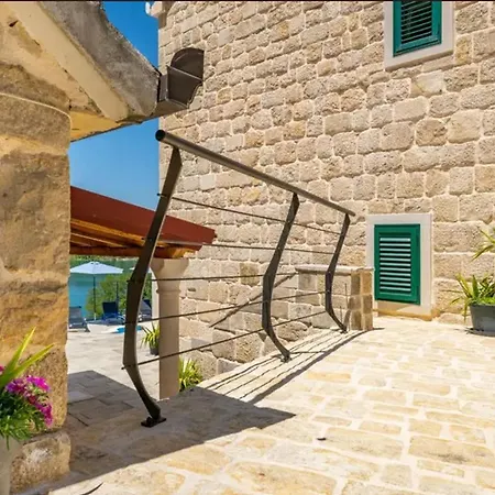 Escape On - Private Retreat With Pool & Jacuzzi Vrlika
